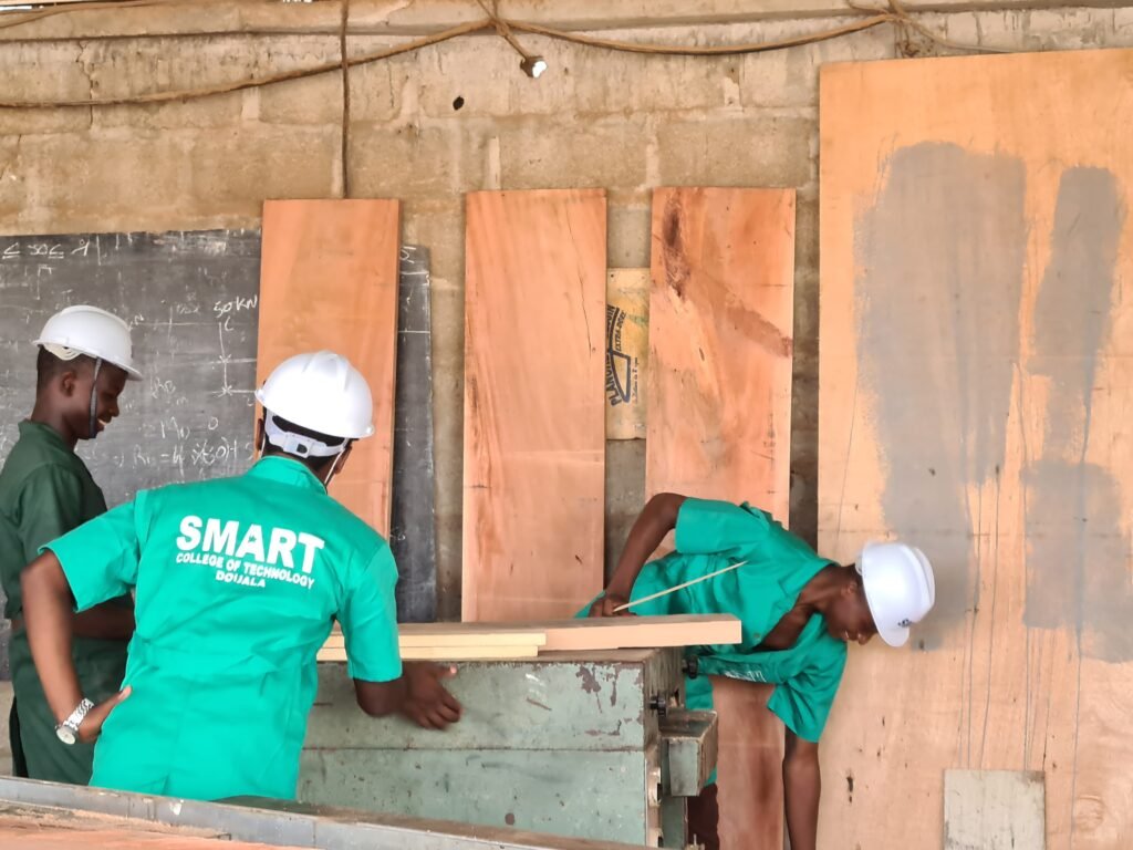 Carpentry and Joinery (CJ): Menuiserie (MENU) / MEB.