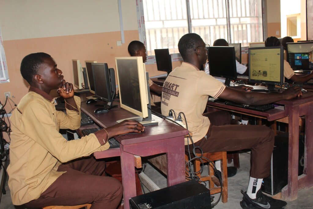 Accounting (ACC): Comptabilité et Gestion (CG).