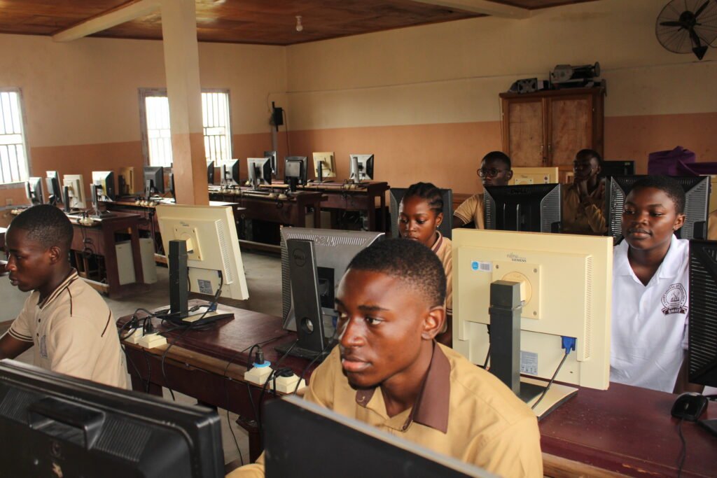 Accounting (ACC): Comptabilité et Gestion (CG).